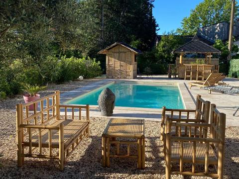 Garde de nosloulous dans notre village d'Ardèche Vallon pont d’arc
